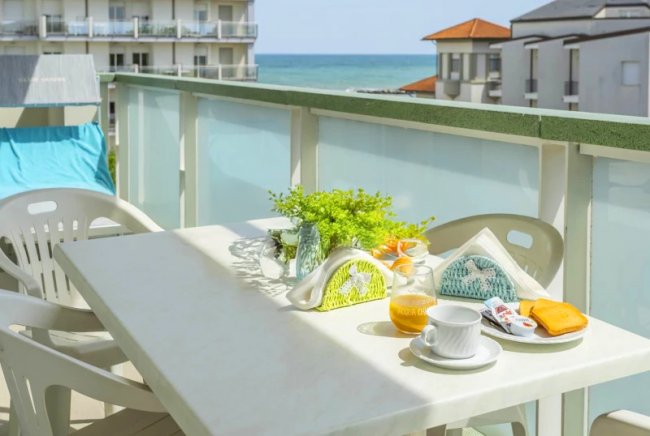 APPARTAMENTO BILOCALE STANDARD VISTA MARE LATERALE